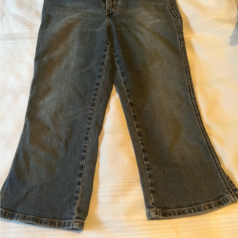Womens Silver blue jean capris size 28